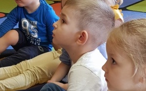 Czytanie na dywanie (3)