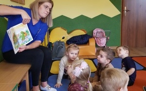 Czytanie na dywanie (4)