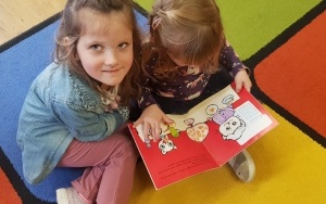 Czytanie na dywanie (3)