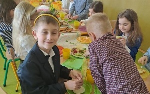Śniadanie wielkanocne i spotkanie z Zajączkiem (3)