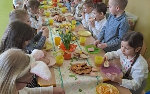 Śniadanie wielkanocne i spotkanie z Zajączkiem (4)