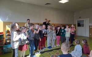Lekcja muzyki w grupie Misie (5)