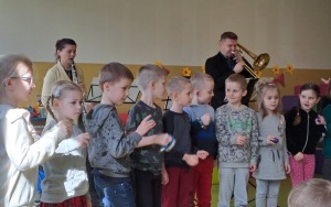Lekcja muzyki w grupie Misie (7)