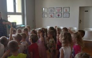 W bibliotece (3)