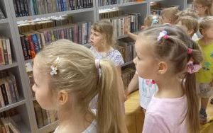 W bibliotece (6)