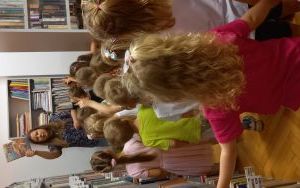 W bibliotece (8)