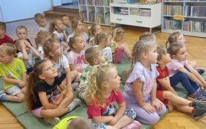 W bibliotece (3)