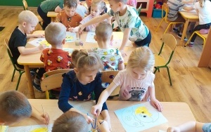 Wielkanocne śniadanie i spotkanie z Zajączkiem - grupa Jeżyki (2)